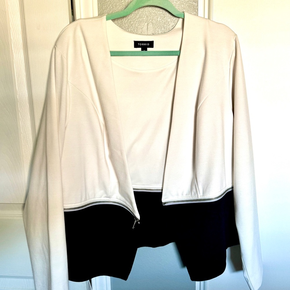 Torrid Black and White Work Blazer With Zipper Accents - Size 3